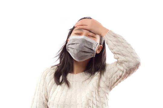如何判断自己得了普通感冒，还是新型冠状病毒肺炎？